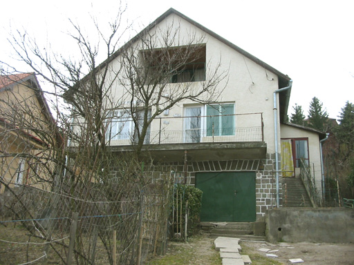 Le�nyfalu - T�r�lt - Csal�dih�z