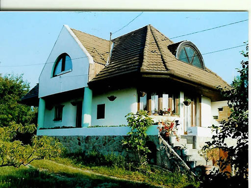 Le�nyfalu - Csal�dih�z