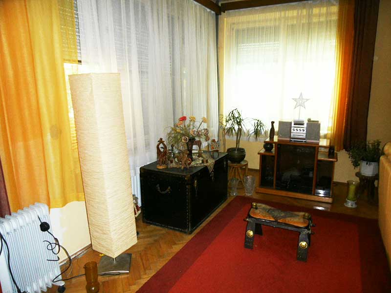 Szentendre - Felfüggesztve - Családiház
