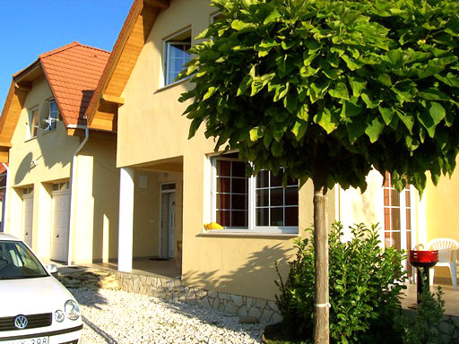 Budakalász - Felfüggesztve - Ikerház