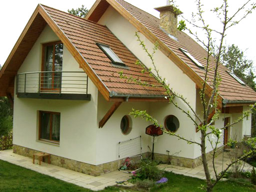 Csobánka - Felfüggesztve - Családiház