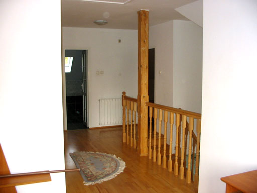 Budapest - Felfüggesztve - Családiház