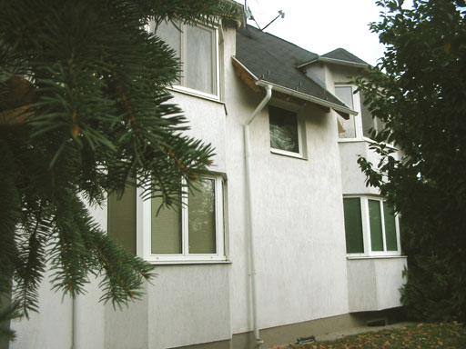 Budapest - Felfüggesztve - Családiház