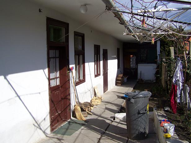 Szentendre - Felfüggesztve - Családiház
