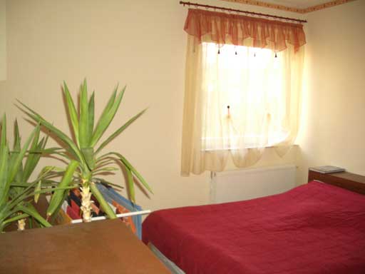 Budapest - Elad� - Csal�dih�z