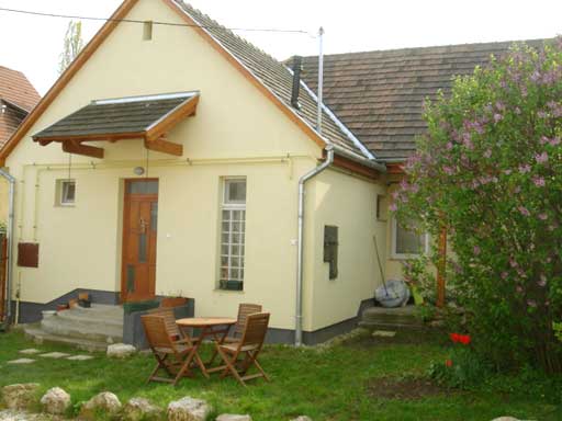 Budakal�sz - Elad� - Ikerh�z