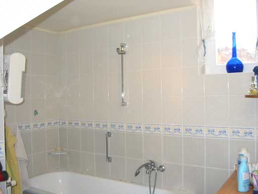 Pomáz - Felfüggesztve - Családiház