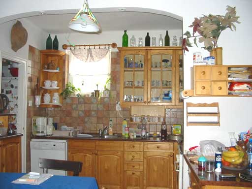 Pomáz - Felfüggesztve - Családiház