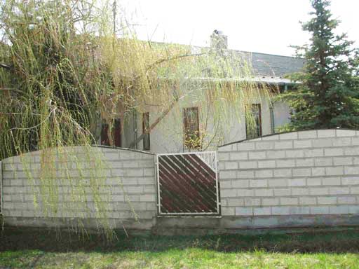 Pomáz - Felfüggesztve - Családiház