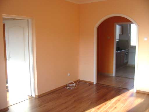Szentendre - Kiad� - T�rsash�zi lak�s