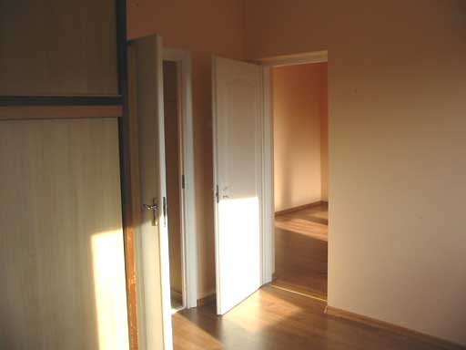 Szentendre - Eladott/Kiadott - T�rsash�zi lak�s