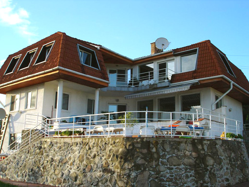 Szentendre - Elad� - Csal�dih�z