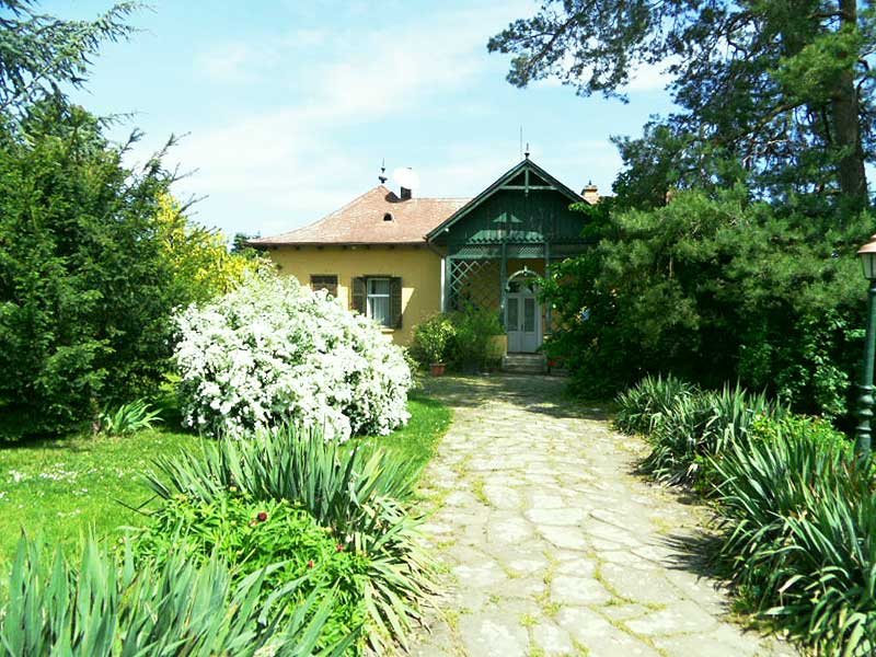 Szentendre - Elad� - Csal�dih�z