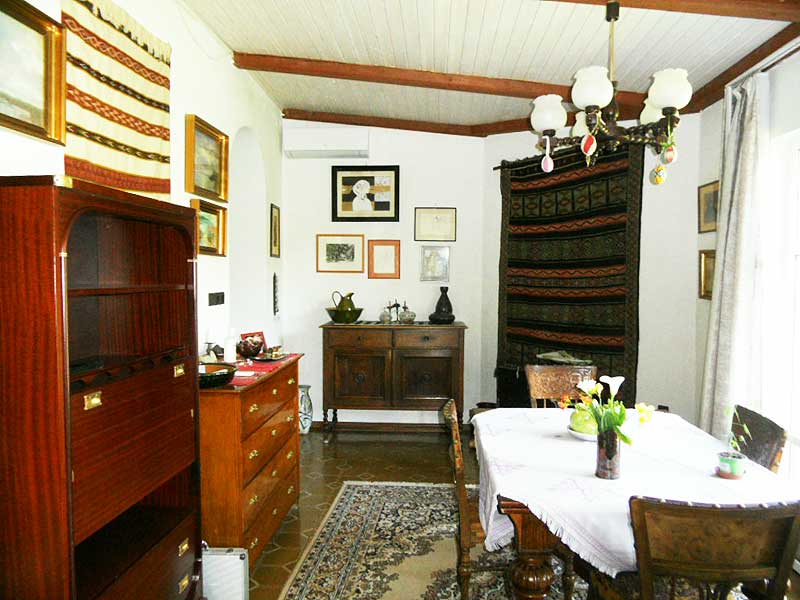 Szentendre - Felfüggesztve - Családiház