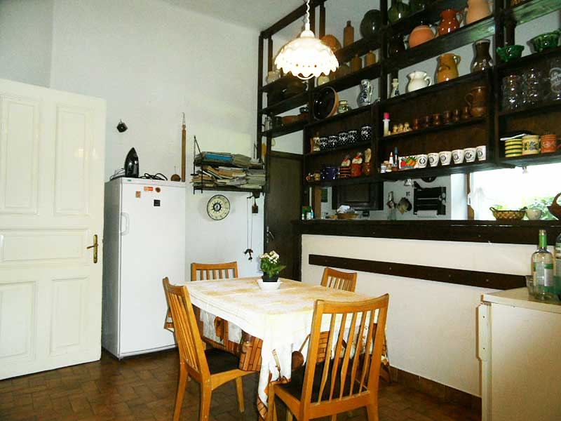Szentendre - Felfüggesztve - Családiház
