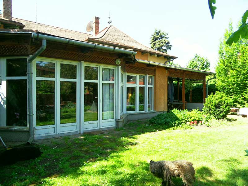 Szentendre - Felfüggesztve - Családiház