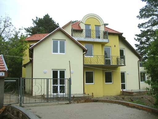 Szentendre - Elad� - T�rsash�zi lak�s