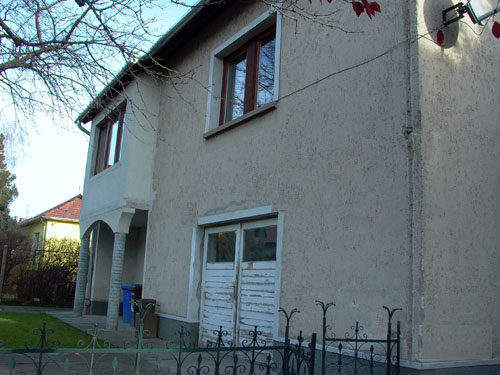 Szentendre - Felfüggesztve - Családiház