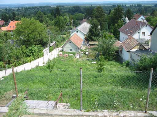 Tahit�tfalu - Elad� - Lak��v. telek