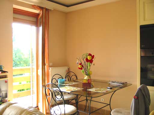 Budakal�sz - Elad� - T�rsash�zi lak�s