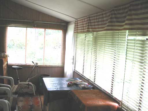 Pomáz - Felfüggesztve - Üdülő