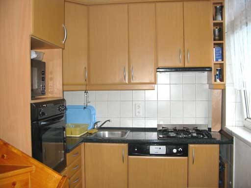 Budakal�sz - Elad� - T�rsash�zi lak�s