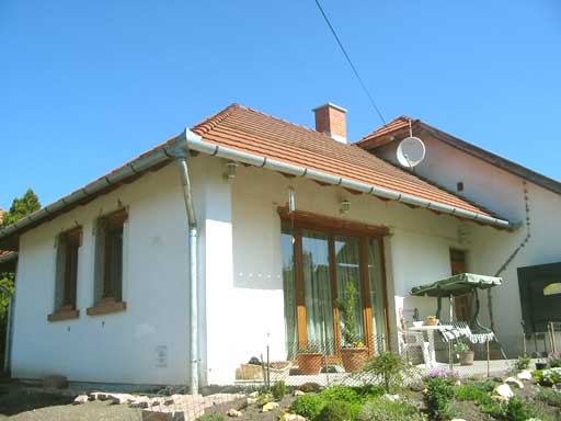 Szentendre - Felfüggesztve - Családiház