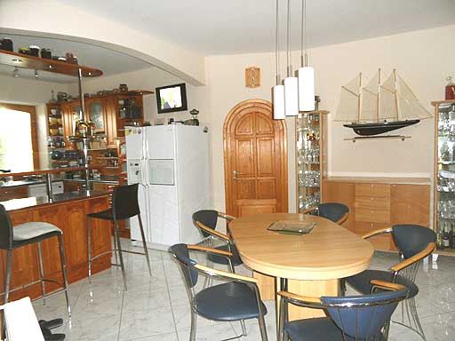 Szentendre - Felfüggesztve - Családiház