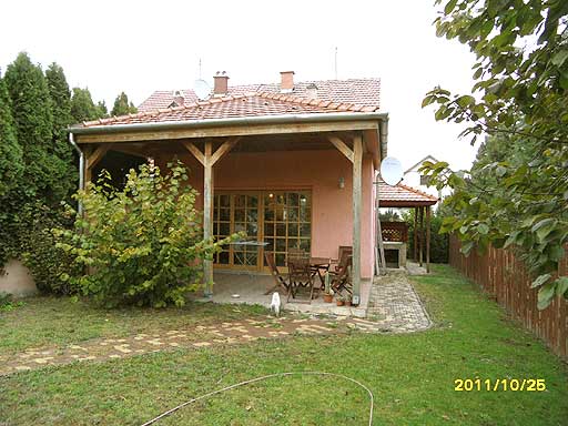 Budakal�sz - Elad� - Csal�dih�z