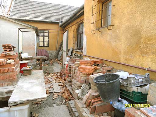Szentendre - Felfüggesztve - Családiház