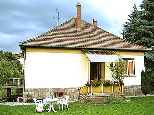 Szentendre - Kiad� - Csal�dih�z