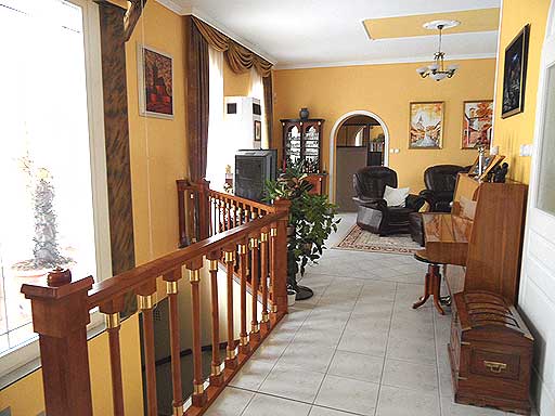 Szentendre - Felfüggesztve - Családiház