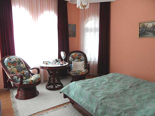 Szentendre - Felfüggesztve - Családiház