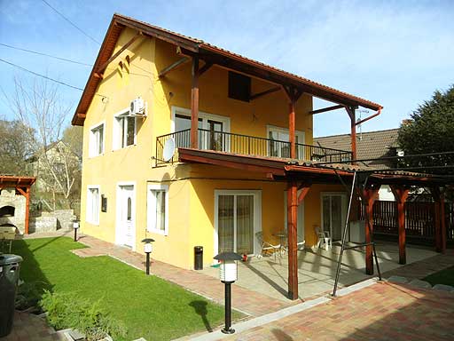 Szentendre - Elad� - Csal�dih�z