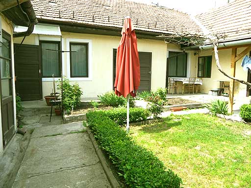 Szentendre - Elad� - Csal�dih�z