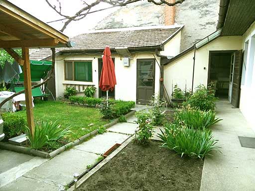 Szentendre - Felfüggesztve - Családiház
