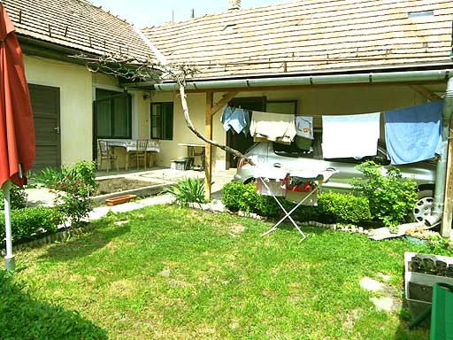 Szentendre - Felfüggesztve - Családiház