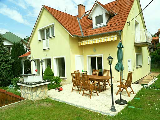Szentendre - Csal�dih�z