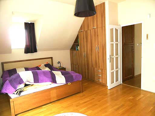 Szentendre - Felfüggesztve - Családiház