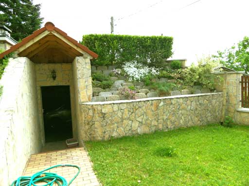Szentendre - Felfüggesztve - Családiház
