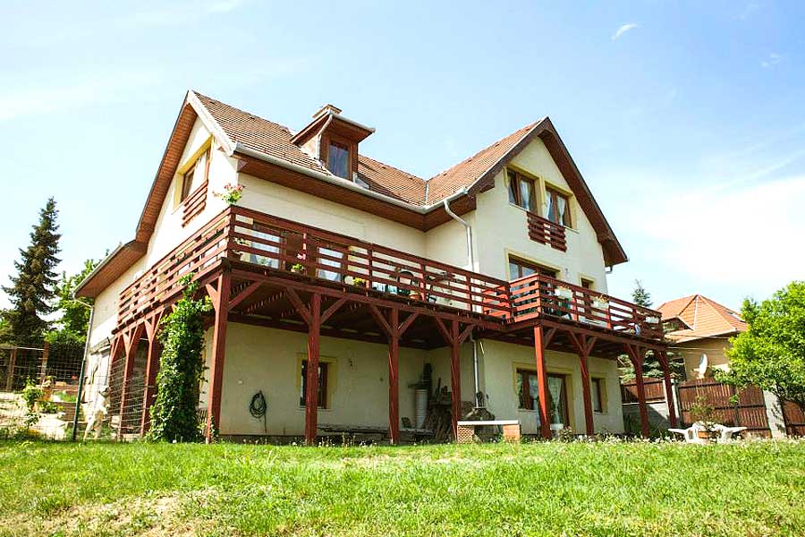 Pomáz - Felfüggesztve - Családiház