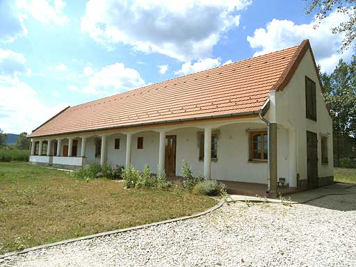 Szentendre - Felfüggesztve - Családiház