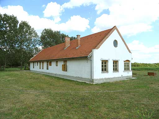 Szentendre - Felfüggesztve - Családiház