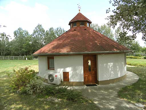 Szentendre - Felfüggesztve - Családiház