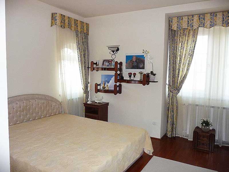 Szentendre - Felfüggesztve - Családiház