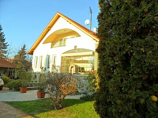 Szentendre - Csal�dih�z