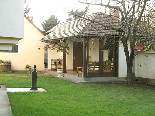 Szentendre - Felfüggesztve - Családiház