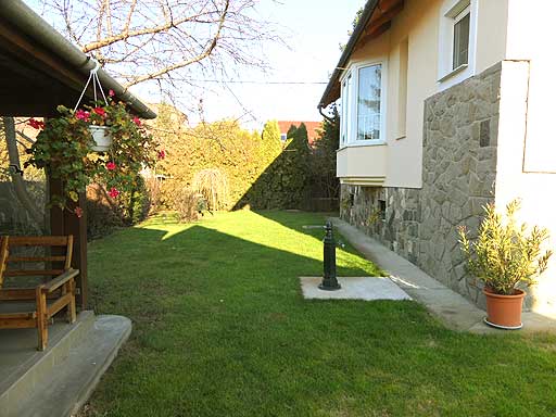 Szentendre - Felfüggesztve - Családiház