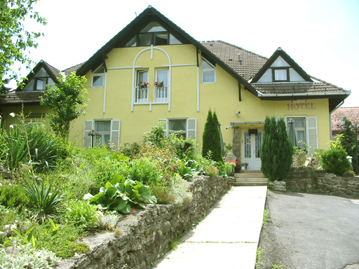 Szentendre - Kiad� - Panzi�