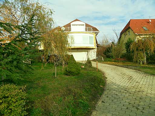 Szentendre - Elad� - Csal�dih�z